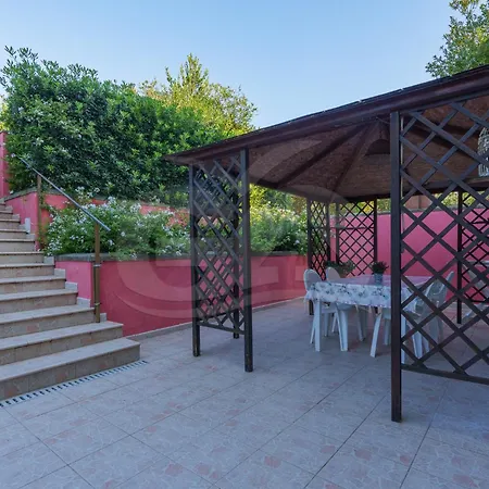 La Casina A Schiopparello - Goelba アパート